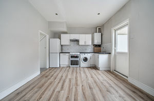 Kitchen (angle 3)- click for photo gallery